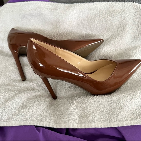 (NWOT) GUESS Shinny Heels - Picture 4 of 9